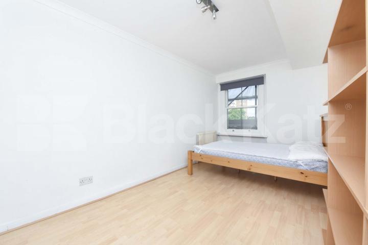Flooded with natural light & offering 582 Sq.Ft of living entertaining space Clapham Road , Stockwell